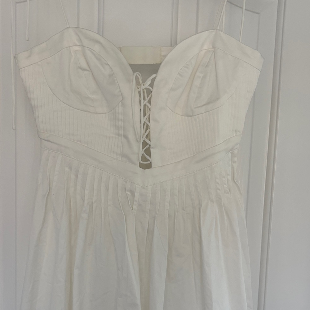 Elegant White Strapless Dress